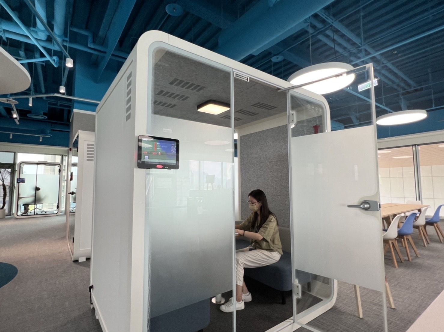 友達高雄據點的智慧行動辦公艙，展現友達在面板以外的研發應用軟實力