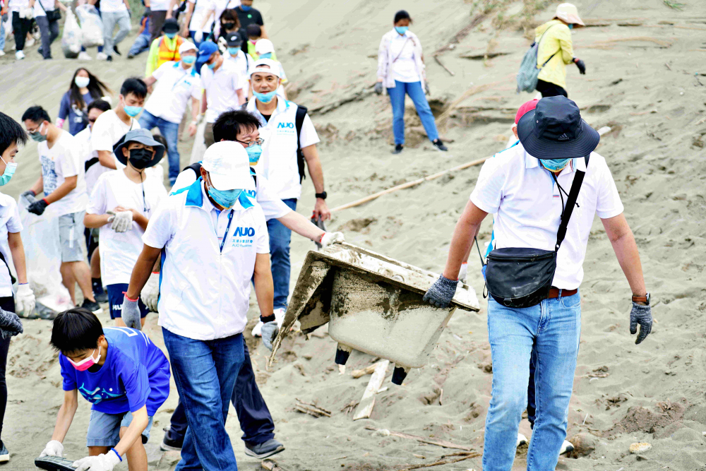 友達永續基金會2022 Ocean Party活動，與桃園市政府環保局、海湧工作室、觀音樹林里社區多方合作，一同手護台灣藍色海岸