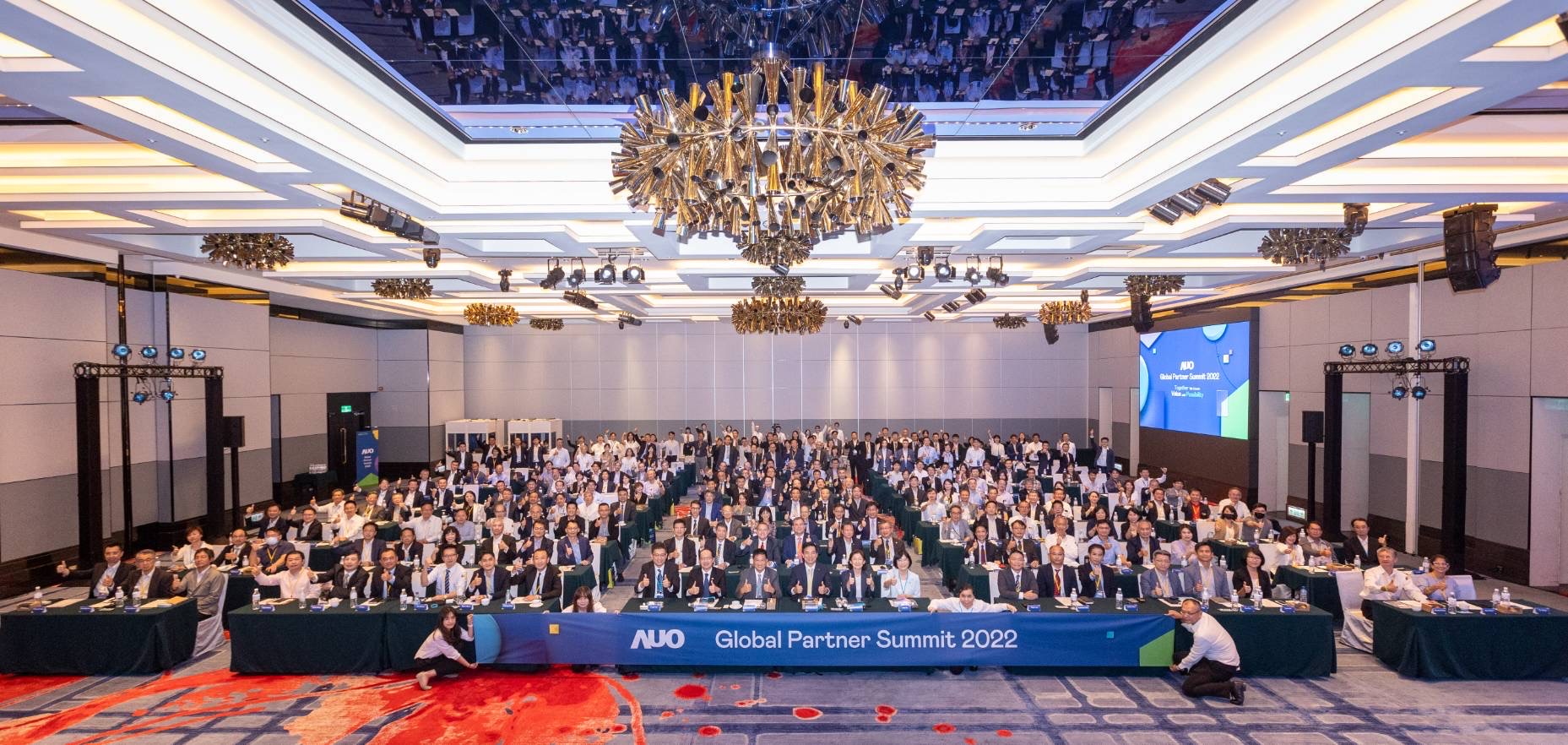 友達推動「安心、創新、用心、同心、盡心」五星職旅，為菲籍員工打造全方位照護，首度贏得「人權實踐與發展領袖獎」殊榮