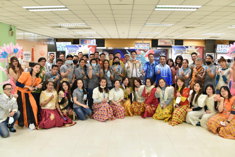 友達推動「安心、創新、用心、同心、盡心」五星職旅，為菲籍員工打造全方位照護，首度贏得「人權實踐與發展領袖獎」殊榮