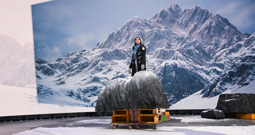 友達顯示屏專業調校技術與專案安裝經驗，使顯示屏呈現創作者想表達的精緻內容，讓表演者有沉浸式臨場感使演出逼真