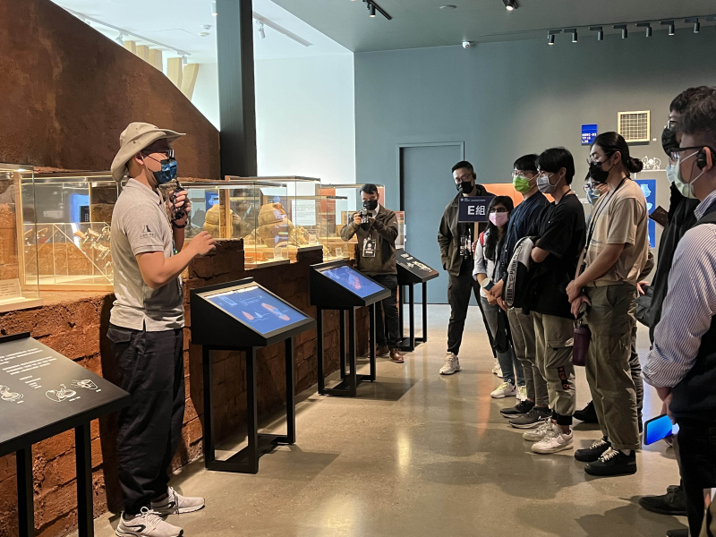 友達招募員工為文化志工，擔任文化館導覽大使，積極推廣文資保存、文史教育