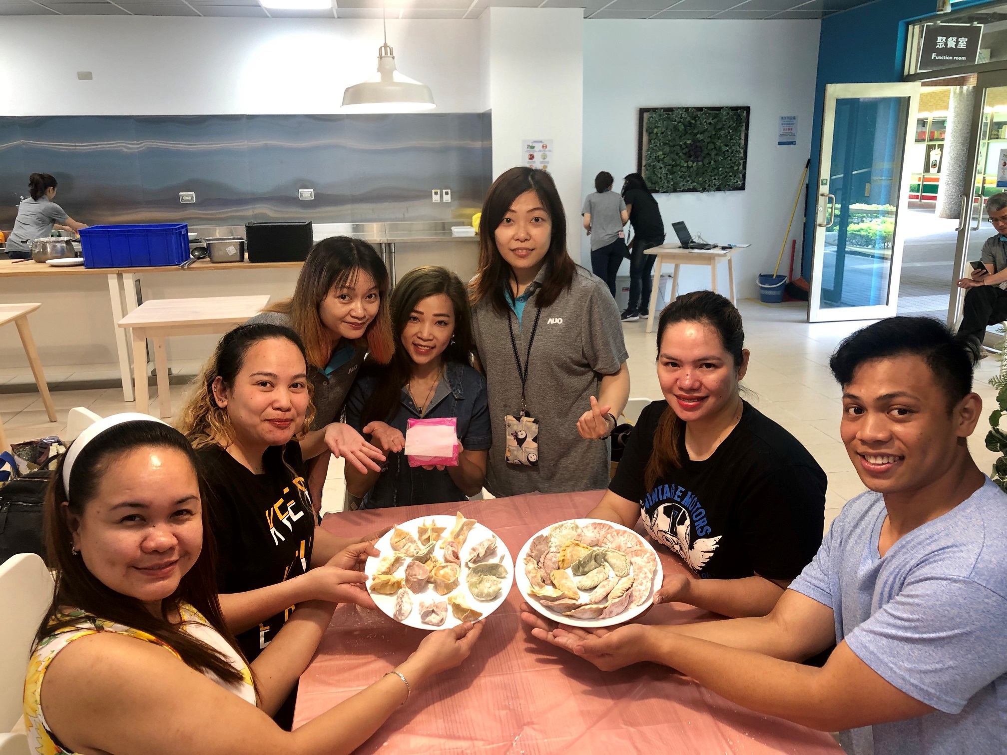 友達將DEI理念貫徹到企業文化和實踐，舉辦如台菲廚藝交流等活動，讓同仁了解彼此文化差異、培養情感