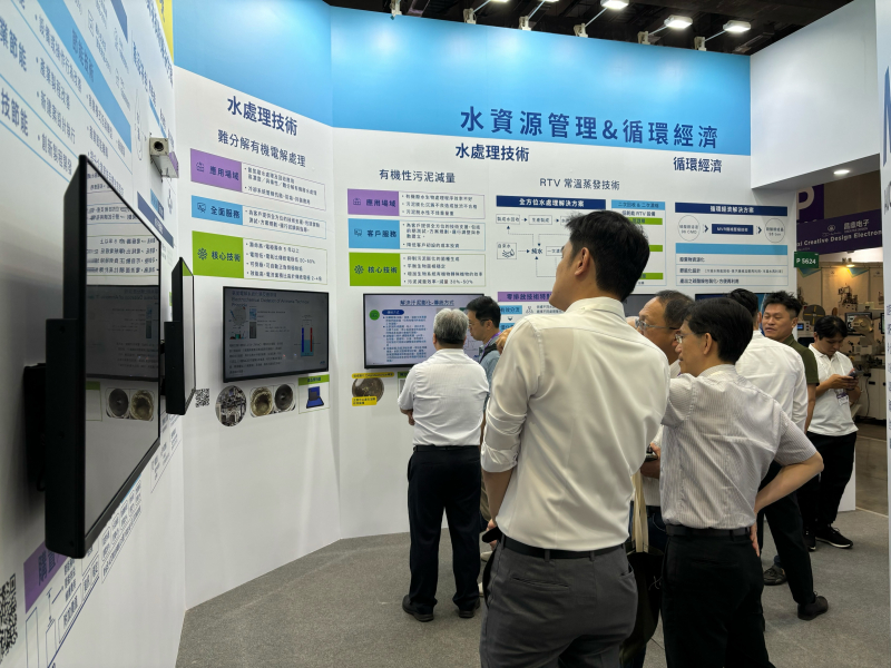 友達以深厚的智慧製造經驗發展永續戰略，積極延伸價值鏈，轉化成可供外界使用的綠色智慧服務，進軍SEMICON Taiwan 2024，提供半導體產業鏈打造AI世代的永續即戰力。