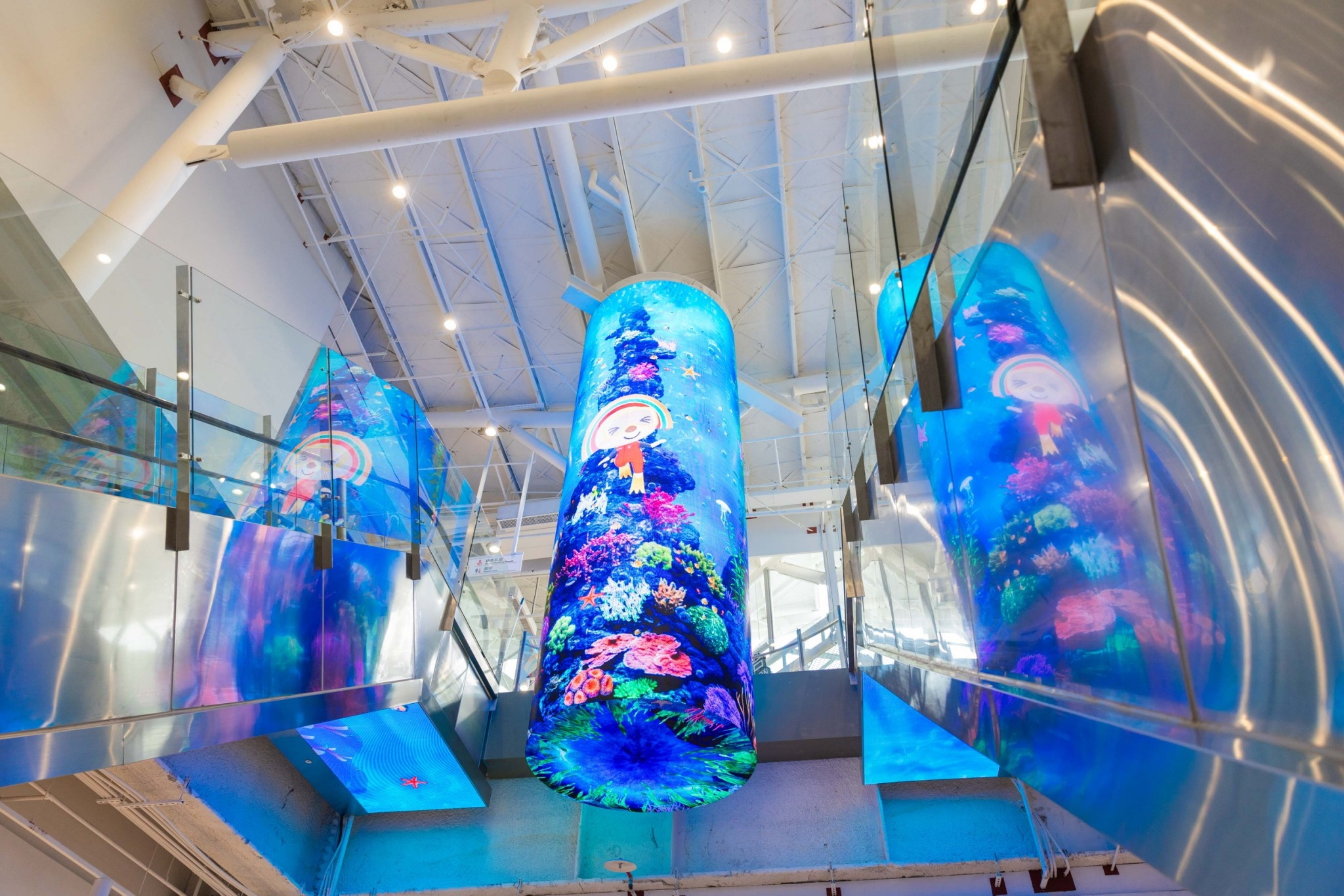 達擎與傑可達整合先進顯示技術與軟硬體應用服務，提供一系列大型LED顯示解決方案，為全新改裝開幕的「清水服務區」佈局嶄新視覺體驗。